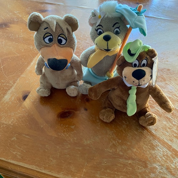 Yogi Bear Other - Cute! Like new plush yogi bear, Cindy bear, and boo-boo!!